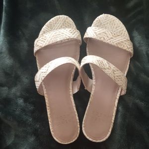 Sandal perfect for Spring & Summer!! 🌴🌞☀️🌴